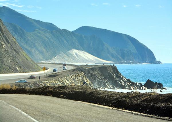 2016-12-25_Sand Dune & Rock Cairns along Hwy 1-40001.JPG