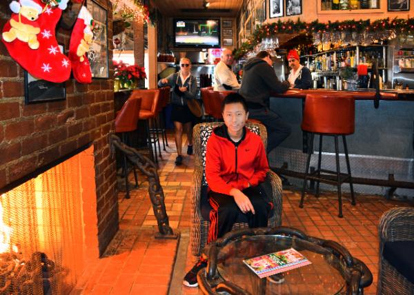 2016-12-25_Paradise Cove Beach Cafe_Bar0001.JPG