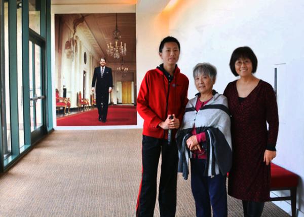 2016-12-26_Long Corridor w the Portrait of President Reagan 0001.JPG