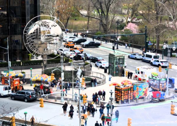 2024-04-06_Globe Sculpture @ Columbus Circle0001.JPG