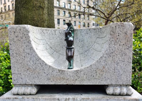 40_2024-04-06_Sculpture_A Sundial w a Bronze Female figure Ne Diruatur Fuga Temporum_ meaning Let it not be destroyed by the passage of time on Waldo Hutchins Bench0001.JPG