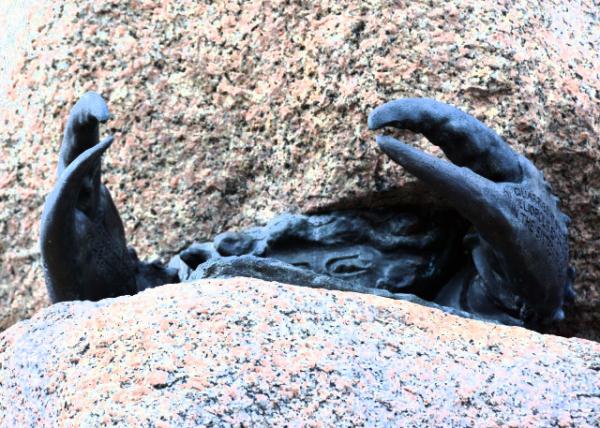 52_2024-04-06_Sculpture_Bronze Crabs Created by the Romans as Supports for the Damaged Obelisks & Crabs in Association w Apollo, the Sun God, Thus Continuing the Solar Connectio0001.JPG