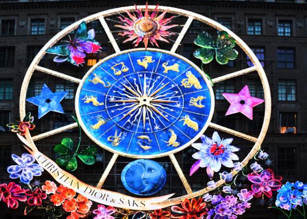 2023-12-08_Saks Fifth Avenue_Diors Carousel of Dreams Bedazzled the Front of the 10-Story Bldg w the Star_ the Clover_ & the Zodiac Signs in a Giant Installation as Wheel of Fortune-30001.JPG