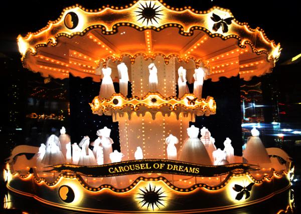 2023-12-08_Saks Fifth Avenue Holiday Window_Nostalgic Merry-Go-Rounds0001.JPG