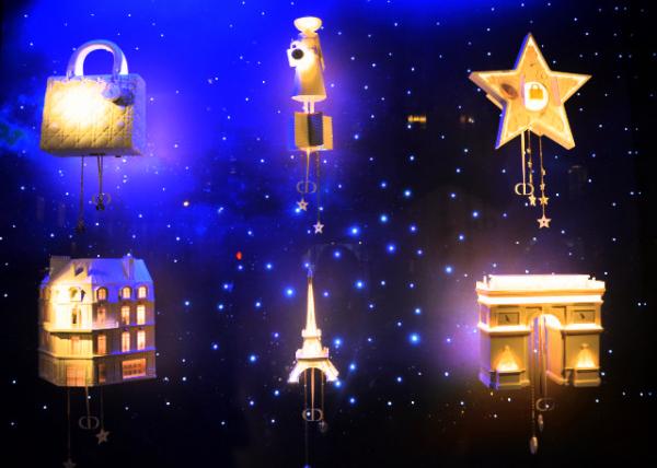 2023-12-08_Saks Fifth Avenue Holiday Window_Paris vs NYC0001.JPG