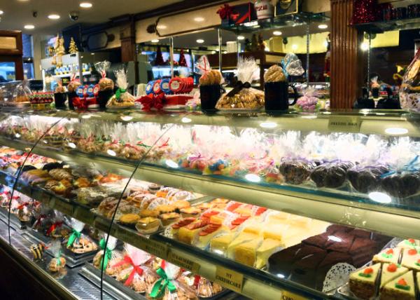 2023-12-08_Little Italy_Ferrara Bakery & Cafe_Pastry0001.JPG