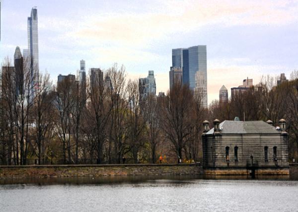 2016-04-11_South Gatehouse @ Jacqueline Kennedy Onassis Reservoir, Central Park Looking South on 86th St.jpg