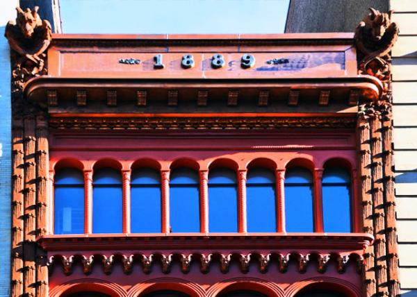 2022-10-22_716 Broadway_Gargoyles Above Broadway (1890) w 2 Macabre Gargoyles Staring Intently Down onto Broadway by Flanking an Unusual Copper Cornice & Parapet0001.JPG