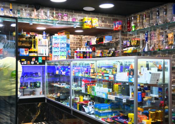 2022-10-22_Smoke Shop w All the Cigarettes_ Bongs_ & Hookah Pipes0001.JPG