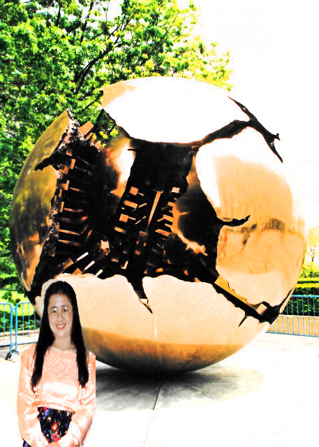 1993-10-31_Sphere within a Sphere @ UN HQ0001.JPG