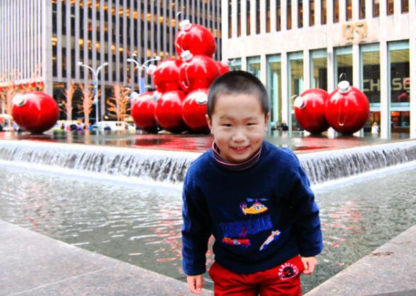 2008-12-15_Chase Christmas Balls-20001.JPG