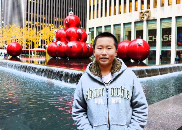 2014-12-17_Chase Christmas Balls.JPG