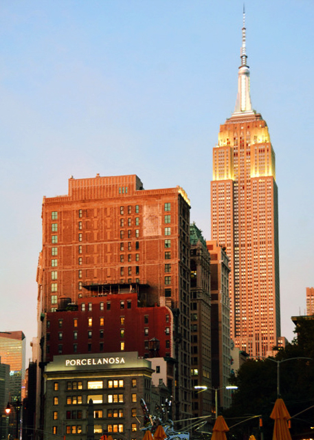 2022-10-22_Porcelanosa against Empire State Bldg0001.JPG
