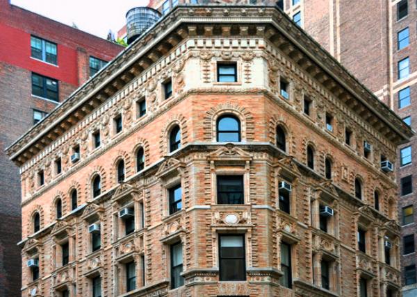 2022-09-25_903 Broadway_Warren Bldg in Terra Cotta Lion Heads Stared down from the Cornice above the Wonderfully-Encrusted Façade (1891)0001.JPG