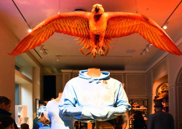 2022-09-25_935 Broadway_Harry Potter New York_Hogwart w a Motto of Never Tickle a Sleeping Dragon...0001.JPG