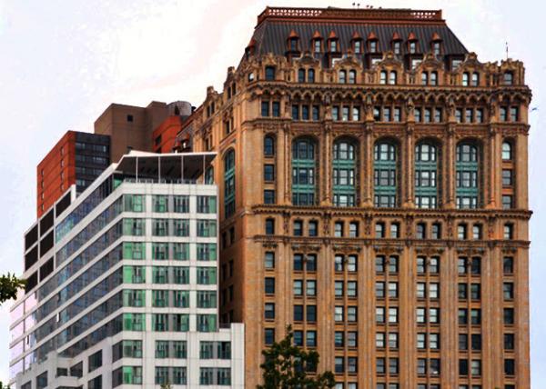 2022-09-25_Green Exchange Bldg (1931-2001) & West St Bldg w Dormer Windows in the Copper-Clad Roof in Gothic Revival (1907)0001.JPG