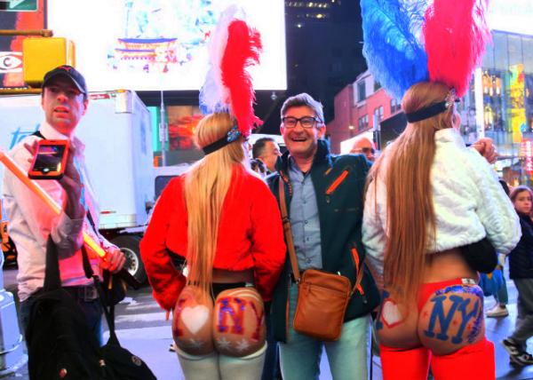 2024-10-19_410_Girls Dressed up & Scantily Clad in Times Square0001.JPG
