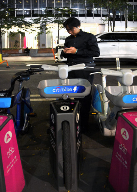 1761365569441408.jpg 2024-10-19_401_Citi Bike @ W 54 St & 6 Ave-10001.JPG