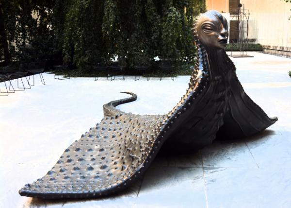 2024-10-19_09_Wangechi Mutu MamaRay 2020 Bronze0001.JPG