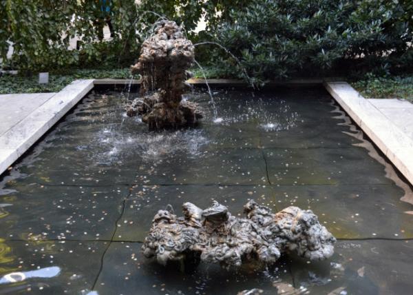 2024-10-19_21_Lynda Benglis Double Fountain_ Mother & Child 2007 Bronze in 2 Parts70001.JPG