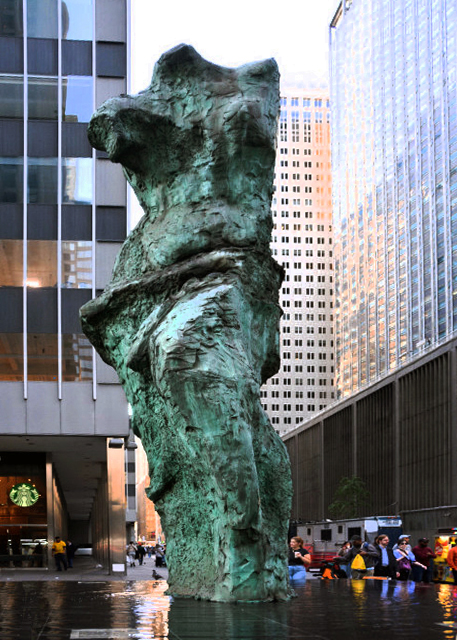 2024-10-19_351_Jim Dine's Verdigris Bronze Statue of Looking Toward The Avenue Emerged from a Water Pool Based on Venus de Milo from the 2nd Century BC0001.JPG