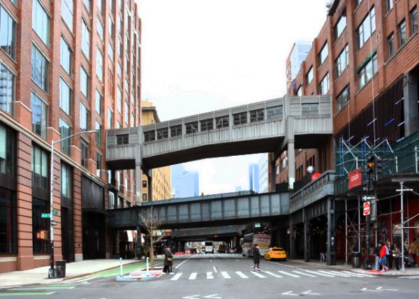 2025-03-15_39_The High Line Between 15th and 16th Streets (Where the Tracks Run through the 2nd Floor of the Chelsea Market Bldg)_ w a Side Track & Pedestrian Bridge0001.JPG