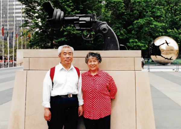 1997-10-11_UN_Non-Violence & Globe.jpg