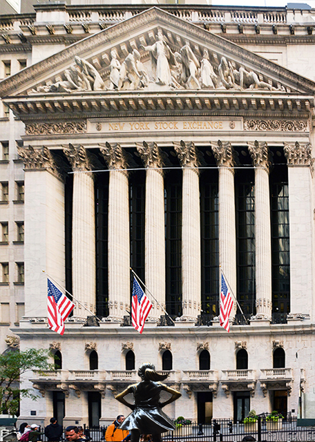 2022-09-25_NYSE_Bronze Sculpture of Fearless Girl Facing the New York Stock Exchange Bldg-10001.jpg