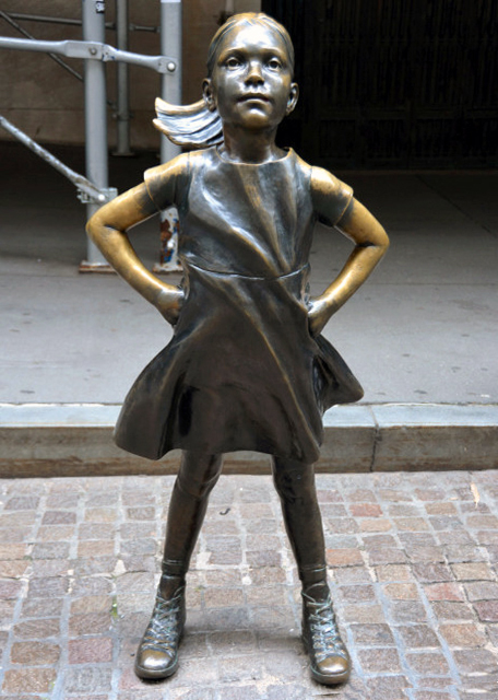 2022-09-25_NYSE_Look up @ NYSE w the Fearless Girl Bronze Sculpture (2017)0001.JPG