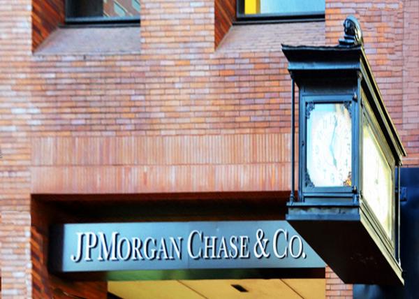 2022-10-22_Financial District_Three-sided Clock @ 25 Water St (formerly 4 New York Plaza)0001.JPG