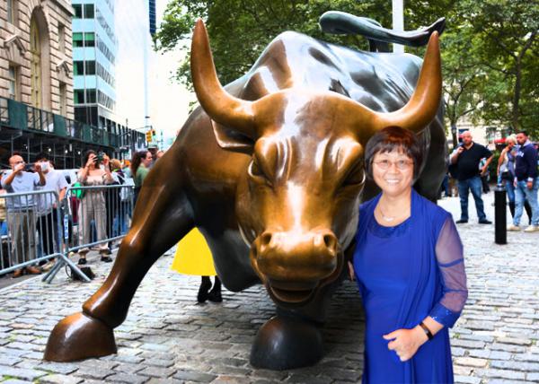 2022-09-25_Bowling Green_Rub the Charging Bull for Good Luck-10001.jpg