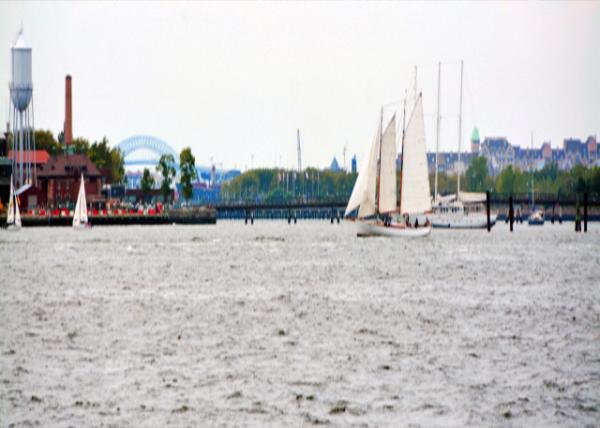 2022-09-25_New York Bay against Verrazzano-Narrows Bridge0001.JPG