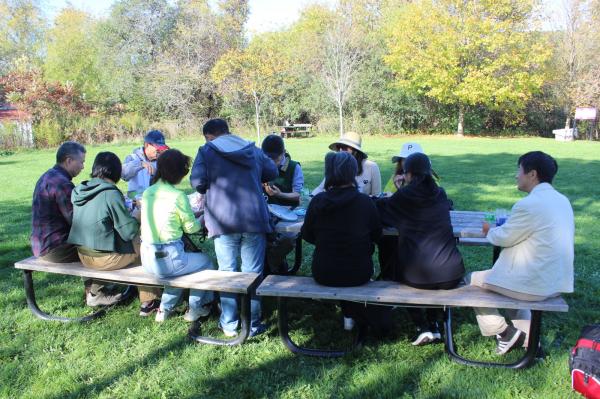 1761606549696402.jpg _4-合影-Oliver 泡茶.jpg