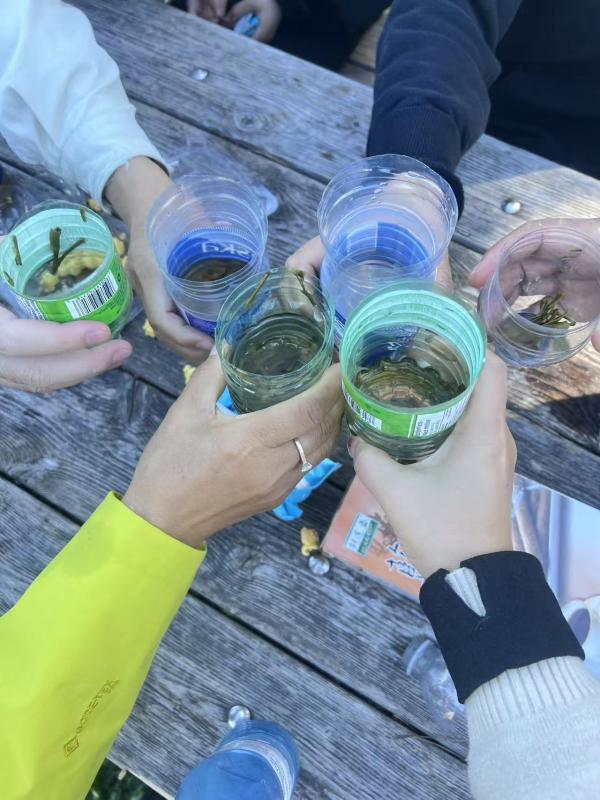 1761621020256009.jpg 品茶4-集体合影-碰杯.jpg