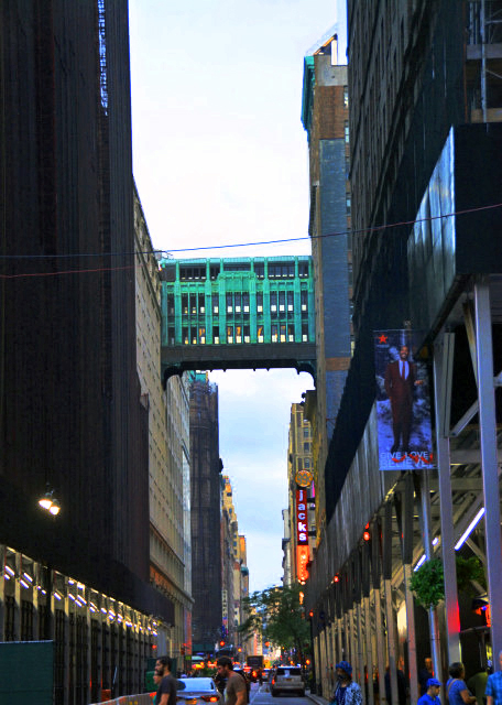 2022-08-28_W 32 nd St_Gimbel's Bridge (1925) in Elegant_ 3-Story Skybridge w an Eye-Catching Art Deco Façade & Wall-to-Wall Windows0001.JPG