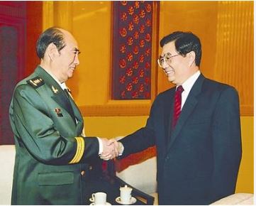 1761655225171202.jpg 张万年与胡锦涛.JPG