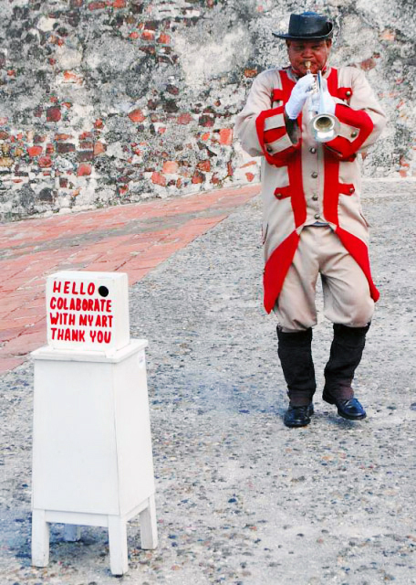 01-27-09_ Fort_San Felipe de Barajas Castle_Street Performer ͷ-60001.JPG