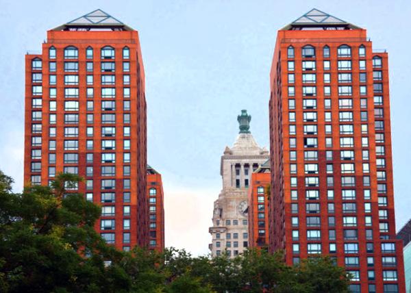 2022-08-28_Zeckendorf Towers (1987) in Postmodern-Consolidated Edison (1929) in Beaux-Arts Neoclassical0001.JPG