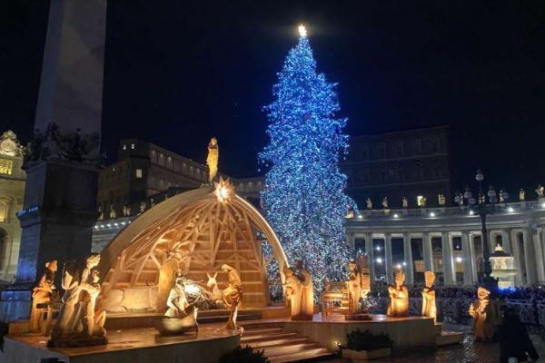 san_pietro_albero_natale_presepe_2022.jpg
