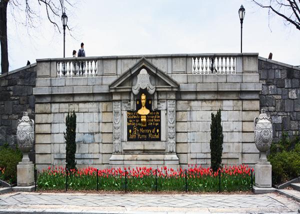 2016-04-11_Engineers' Gate @ Central Park on 2 E 90th Stʦ.jpg