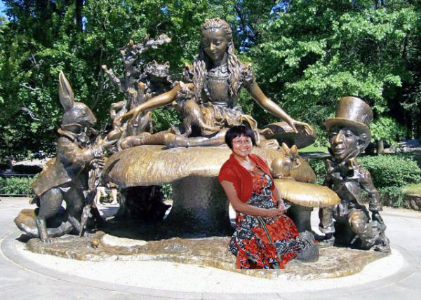 2015-07-17_Alice in Wonderland Sculpture-10001.jpg