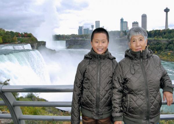 10-07-12_ Niagara Falls NY State Park_ American Falls w the Horseshoe Falls in  the Distance ٲԶٲ-40001.JPG