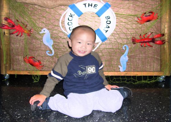 2005-11-05_ 2-Yr-8-Mo-Old_Atrium 0001.JPG