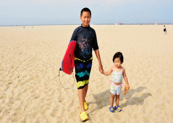 2013-09-01_Cousins @ North Beach of Sandy Hook_w Its Share of Pebbles & Shells ɳ̲Ŷʯ-110001.JPG