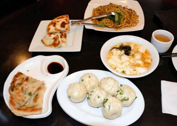 2015-03-01_Pork Fried Bun-Scallion Pancakes-Shanghai Wide Noodles w Pork & Spinach-Leavened Pancake ͱϺⲤ˴ֳ桪0001.JPG