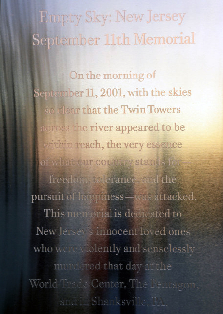 2021-11-28_Empty Sky Memorial_Stele10001.JPG