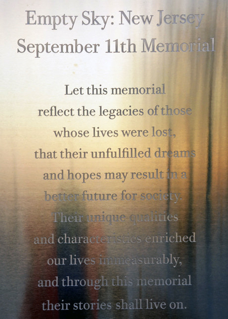 2021-11-28_Empty Sky Memorial_Stele20001.JPG