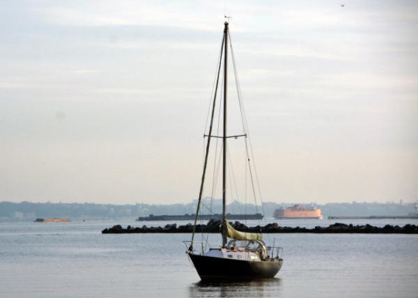 2021-11-28_New York Harbor_Sailboat0001.JPG