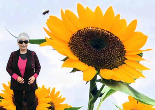 2021-10-09_Detail_Head Displaying Florets in Spirals of 34 & 55 around the Outside-10001.jpg