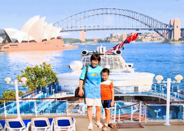 2010-01-10_Diamond Princess Tied up Sydney Harbour & Harbour Bridge via0001.JPG